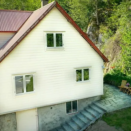 Holiday home Hannahuset. Like Ved Fjell Og Fjord