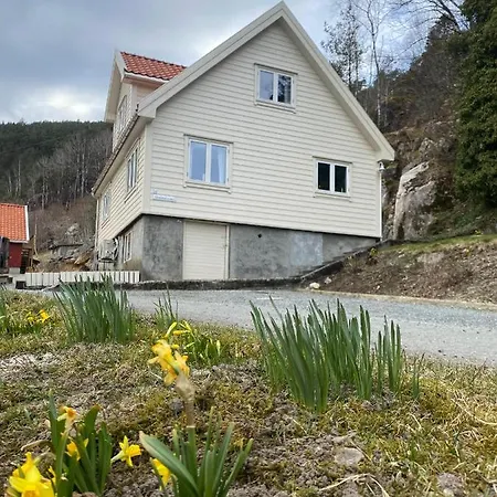 Hannahuset. Like Ved Fjell Og Fjord