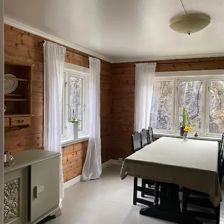Hannahuset. Like Ved Fjell Og Fjord Ferienhaus Erfjord